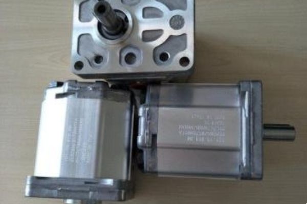 SAUER雙聯(lián)齒輪泵,丹佛斯齒輪泵SKP2NN/012RN06SB的特點(diǎn)及應(yīng)用