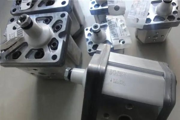 迪普馬GP1外齒輪泵的技術(shù)特點(diǎn)、應(yīng)用領(lǐng)域，意大利Duplomatic齒輪泵官網(wǎng)